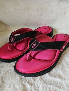 Nike Women’s Pink and Black Cushioned Thong Sandals